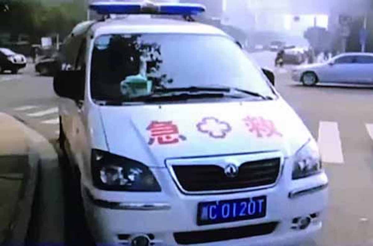 【中国】黒救急車まで登場！危険すぎる改造車たち：モーニングショー【2017/05/19】
