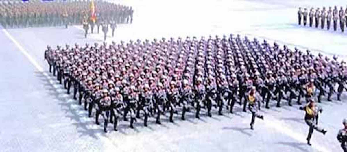 北朝鮮兵士の行進はヒザを痛めないのか？という話：ビビット【2017/12/07】