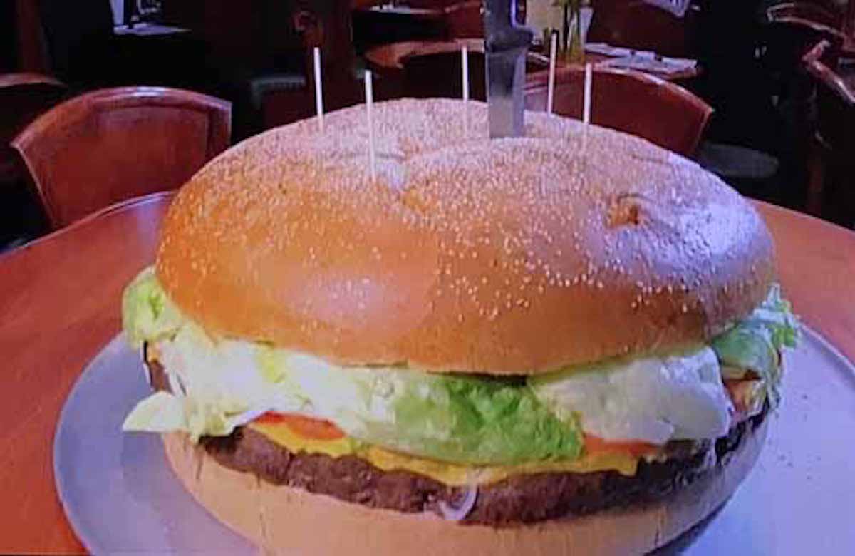 重さ２０ｋｇ超え！超巨大ハンバーガーの話：世界くらべてみたら【2019/02/20】