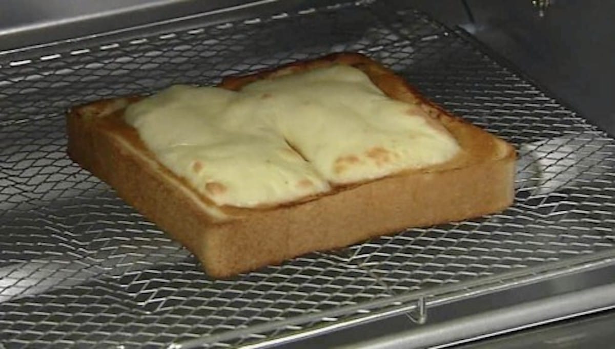 世界ピッツァ選手権の優勝者が教えるチーズトーストの作り方：教えてもらう前と後【2020/01/14】